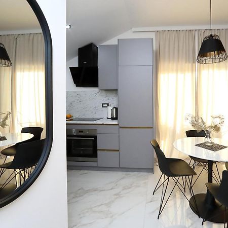 Luxury Apartments Monika Near The Sea With Private Parking Бибинє Екстер'єр фото