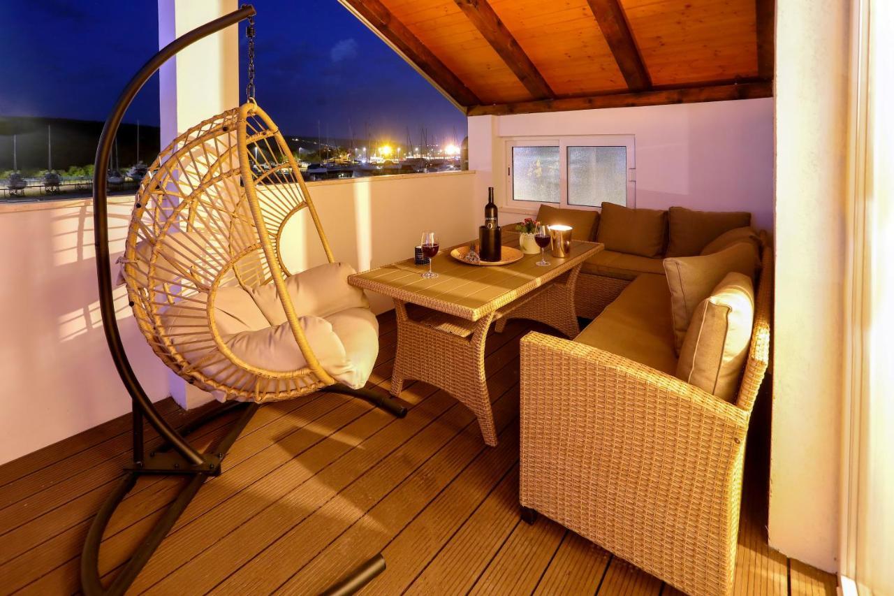 Luxury Apartments Monika Near The Sea With Private Parking Бибинє Екстер'єр фото