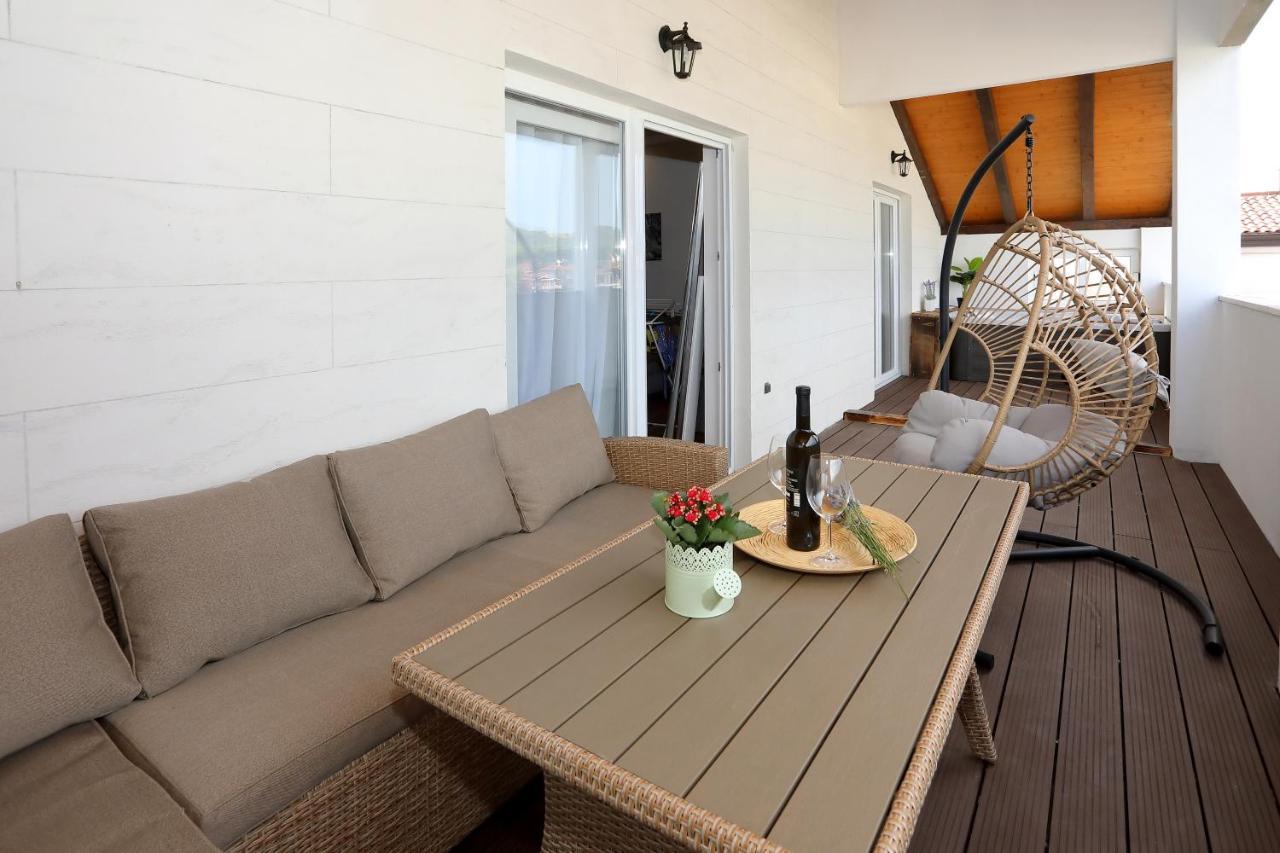 Luxury Apartments Monika Near The Sea With Private Parking Бибинє Екстер'єр фото