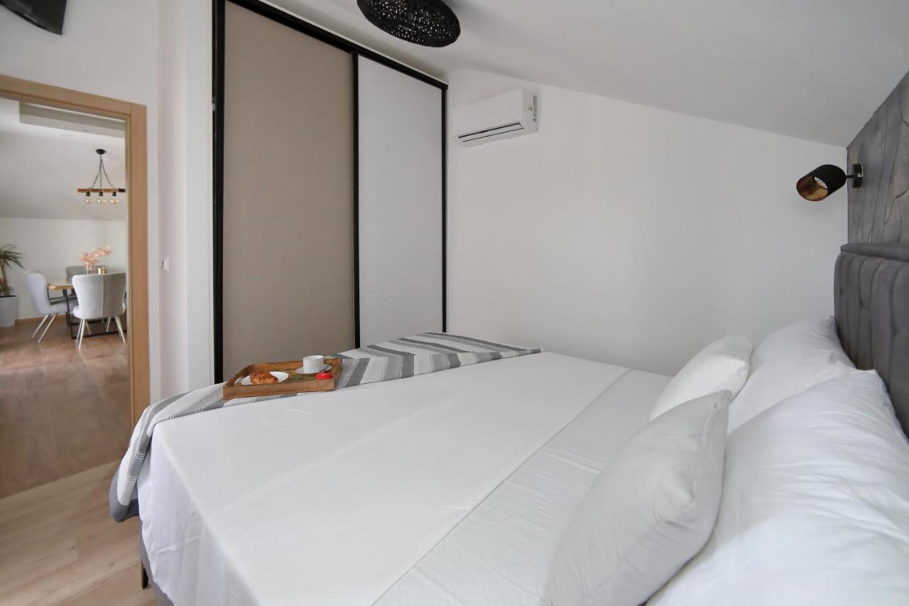 Luxury Apartments Monika Near The Sea With Private Parking Бибинє Екстер'єр фото