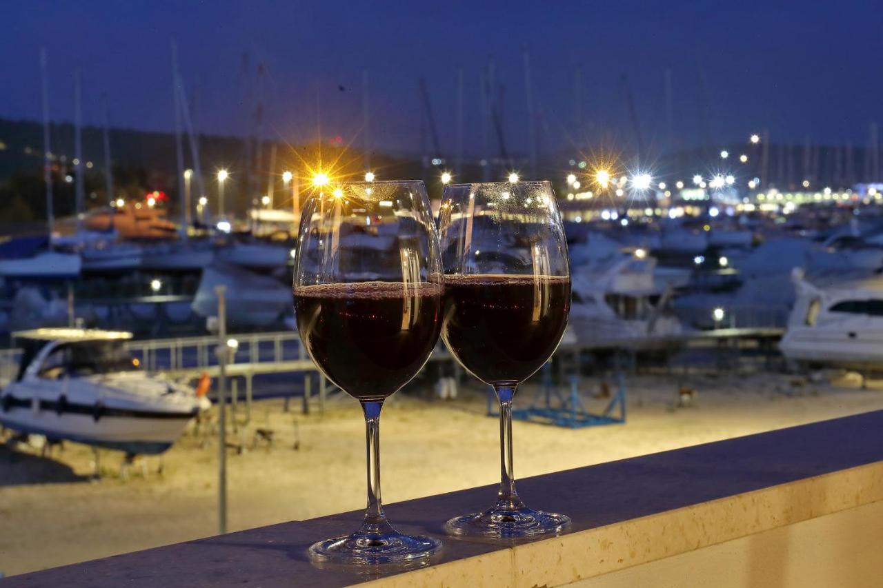 Luxury Apartments Monika Near The Sea With Private Parking Бибинє Екстер'єр фото