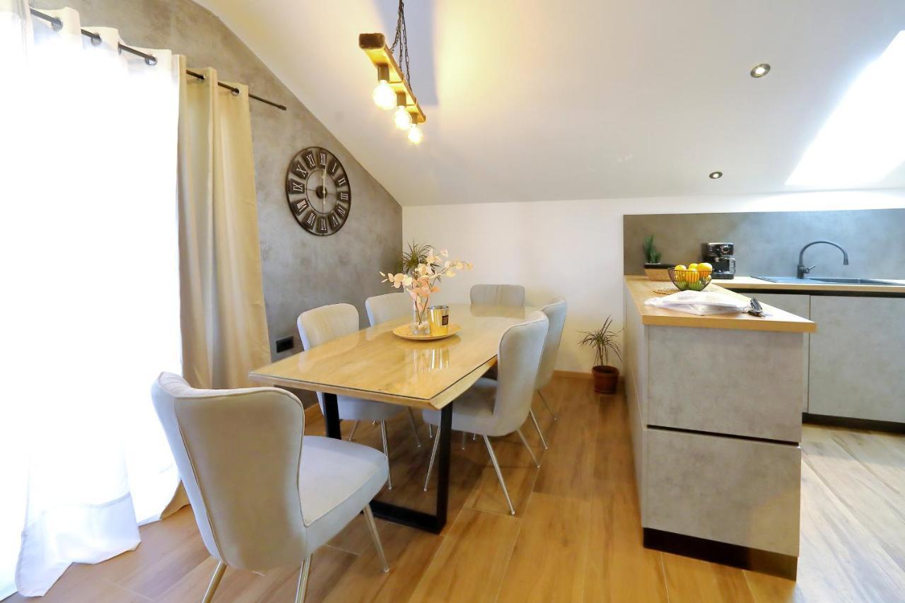 Luxury Apartments Monika Near The Sea With Private Parking Бибинє Екстер'єр фото