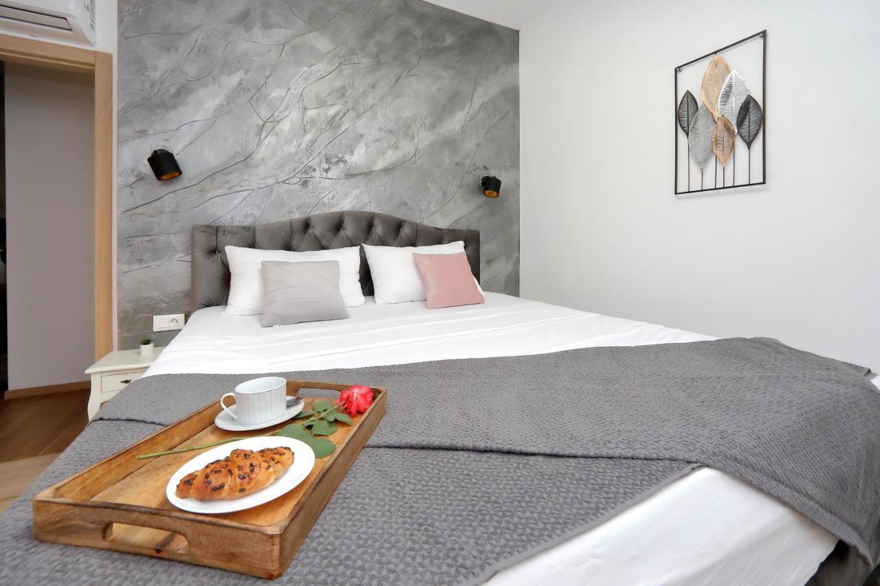 Luxury Apartments Monika Near The Sea With Private Parking Бибинє Екстер'єр фото