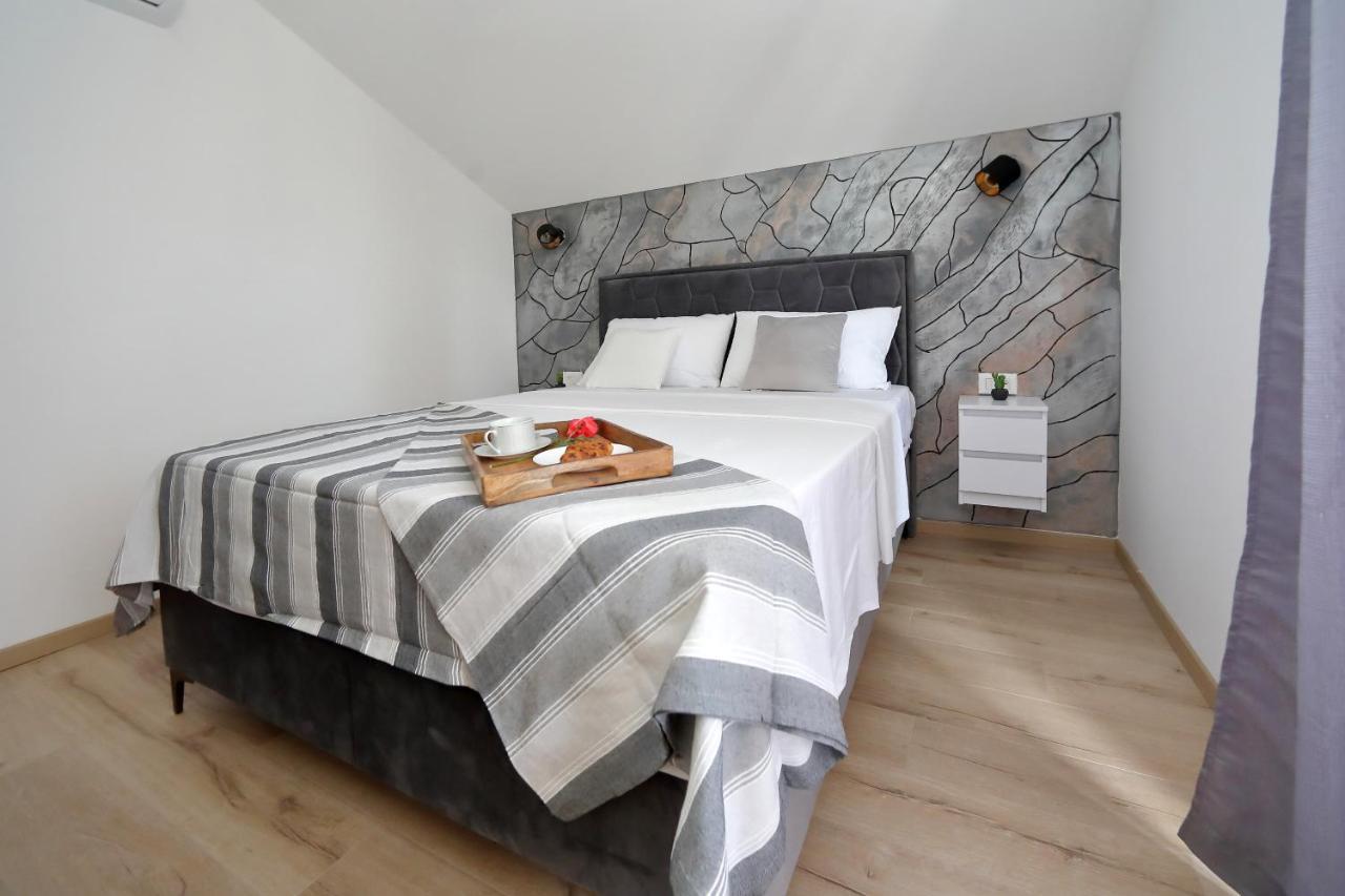 Luxury Apartments Monika Near The Sea With Private Parking Бибинє Екстер'єр фото