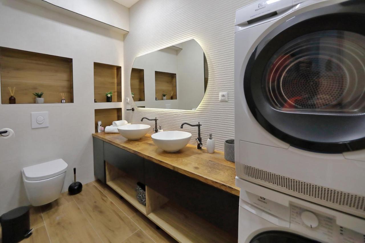 Luxury Apartments Monika Near The Sea With Private Parking Бибинє Екстер'єр фото