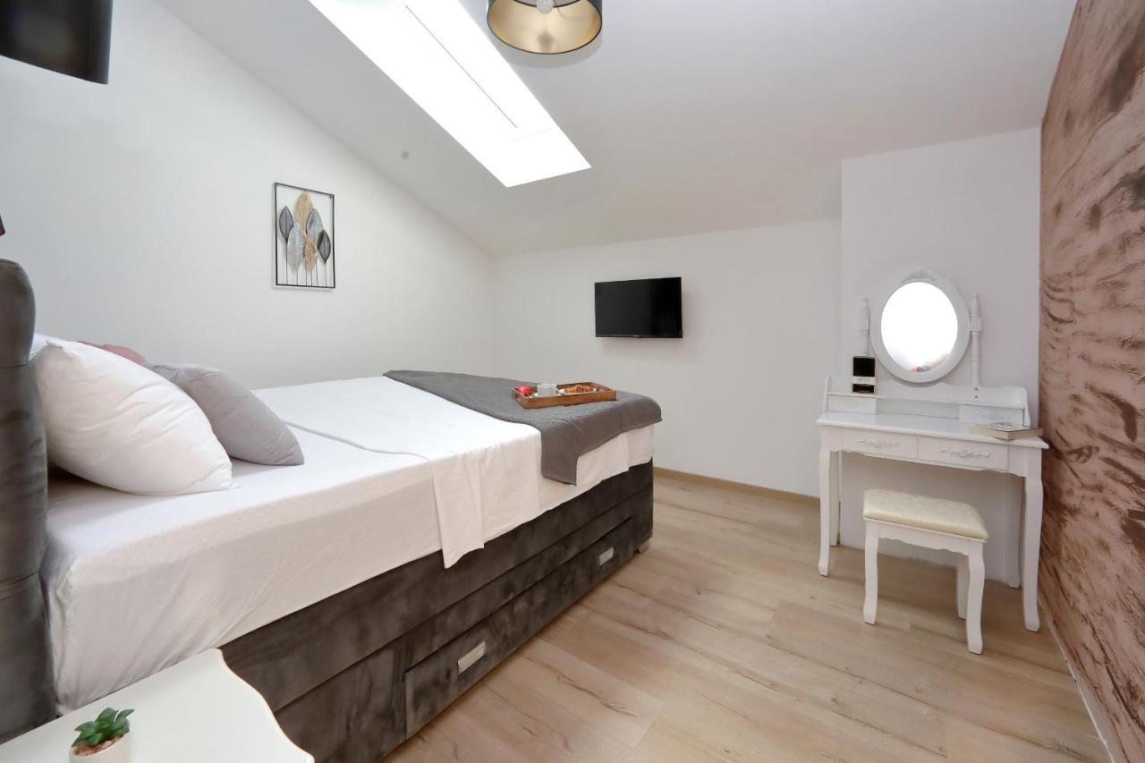 Luxury Apartments Monika Near The Sea With Private Parking Бибинє Екстер'єр фото