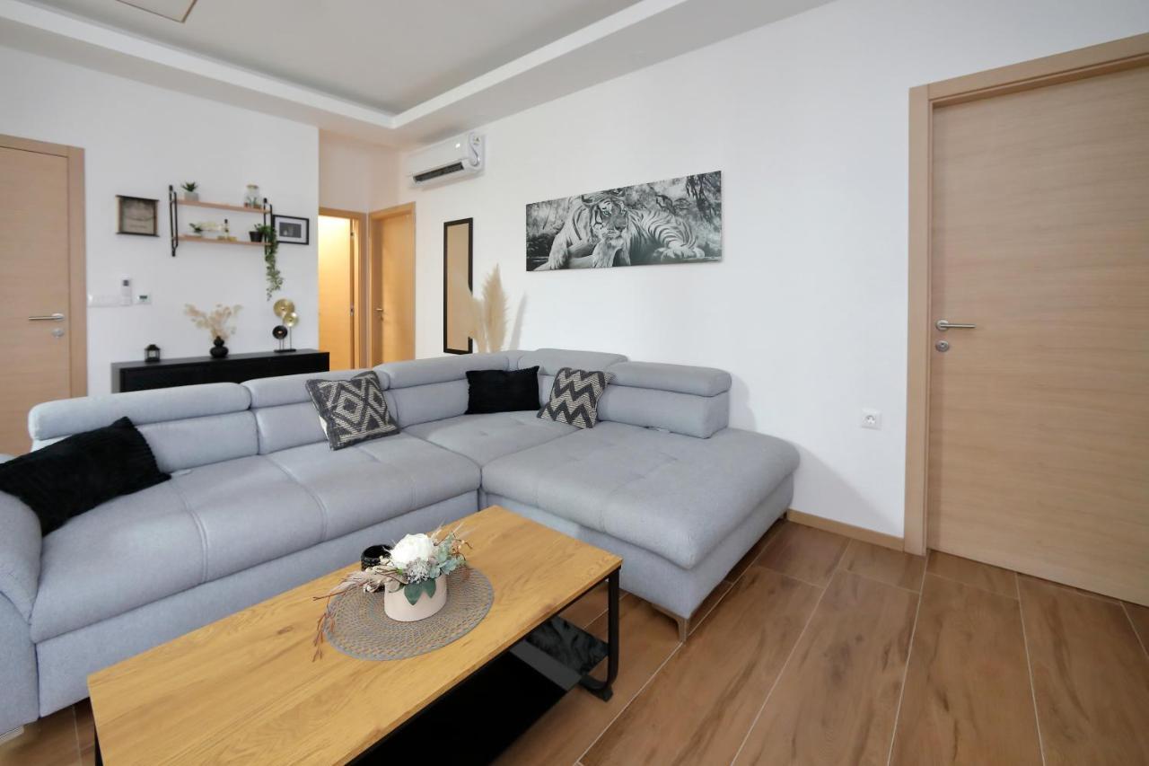 Luxury Apartments Monika Near The Sea With Private Parking Бибинє Екстер'єр фото