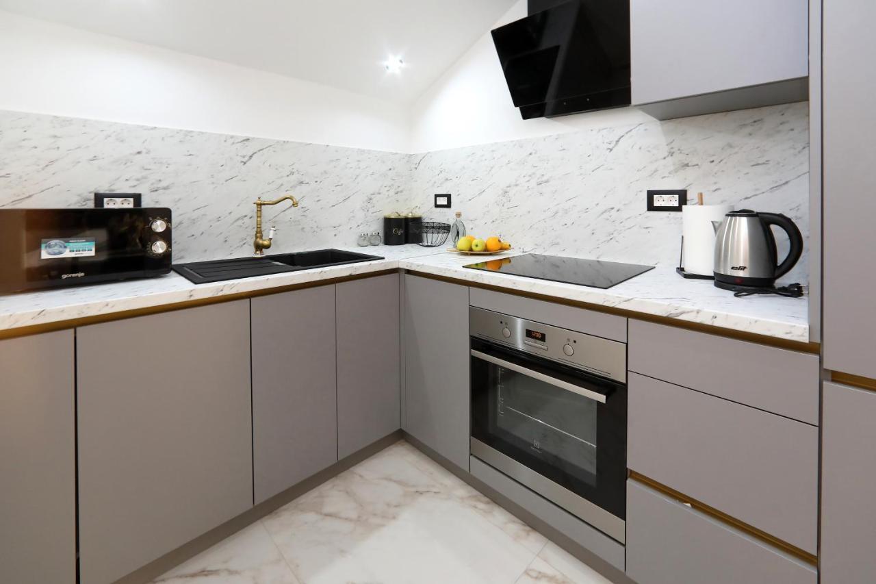 Luxury Apartments Monika Near The Sea With Private Parking Бибинє Екстер'єр фото