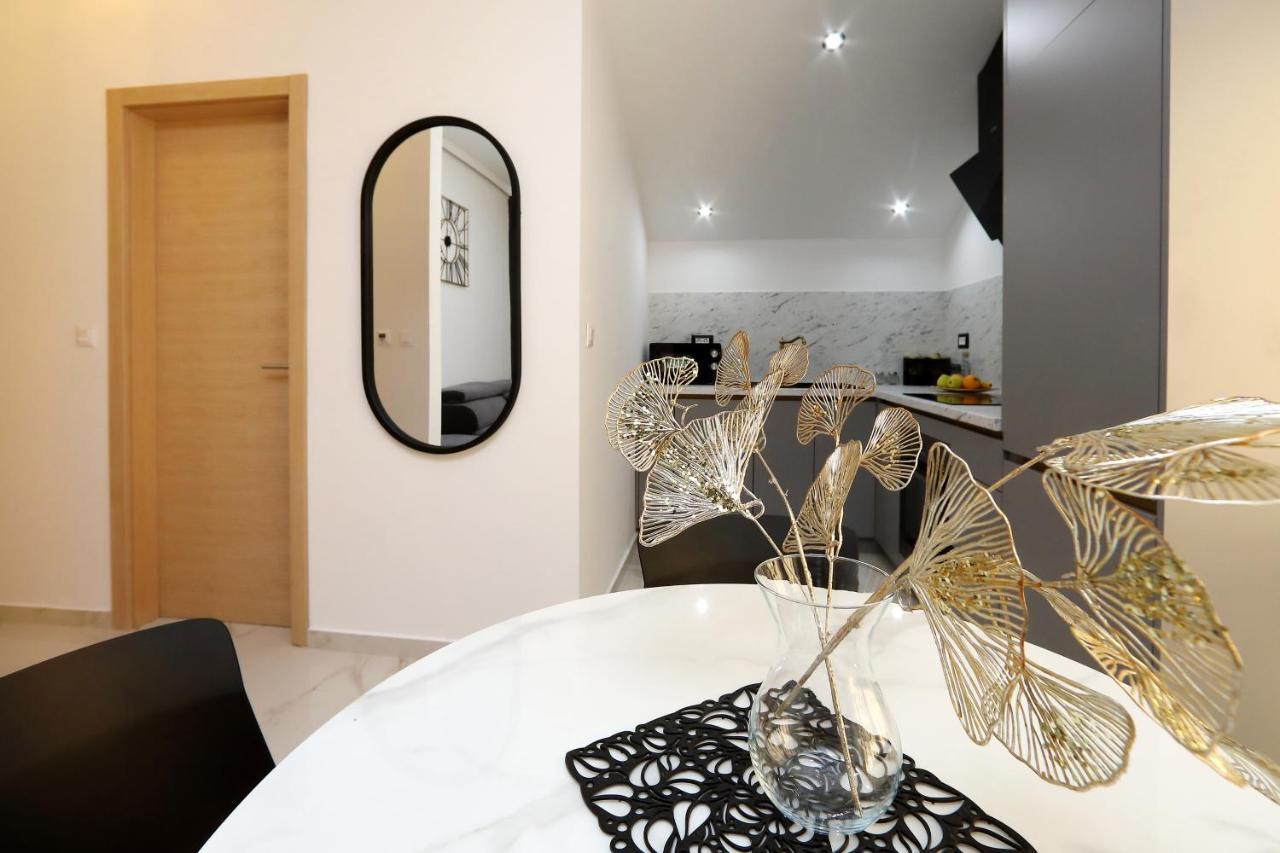 Luxury Apartments Monika Near The Sea With Private Parking Бибинє Екстер'єр фото