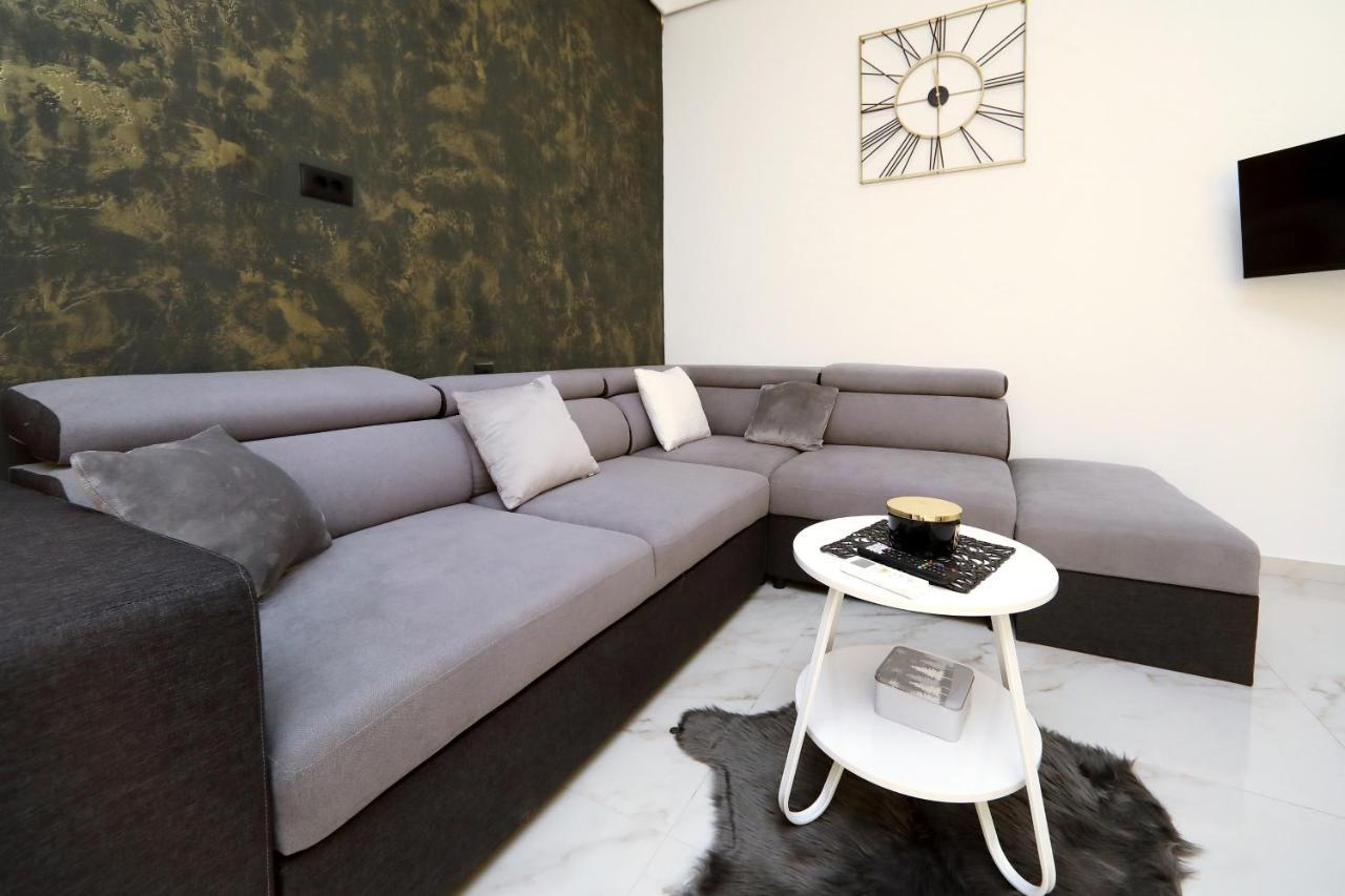 Luxury Apartments Monika Near The Sea With Private Parking Бибинє Екстер'єр фото