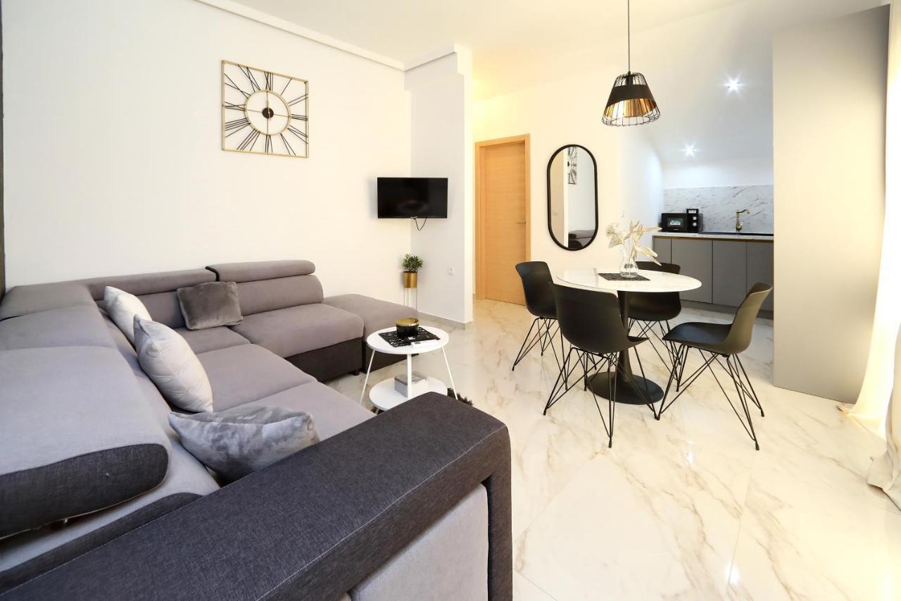 Luxury Apartments Monika Near The Sea With Private Parking Бибинє Екстер'єр фото