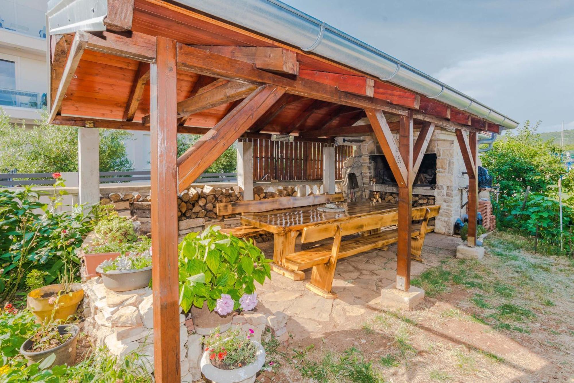 Luxury Apartments Monika Near The Sea With Private Parking Бибинє Екстер'єр фото